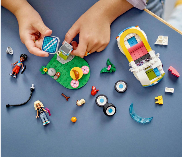 LEGO Friends 42609 Samochód elektryczny i stacja ładująca - 1202661 - zdjęcie 12